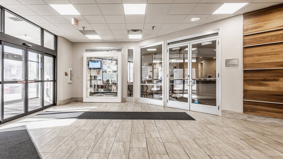 11455 N Meridian St, Carmel, IN for lease - Building Photo - Image 3 of 9