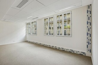 42-44 Rue De Rome, Paris for lease Interior Photo- Image 2 of 11