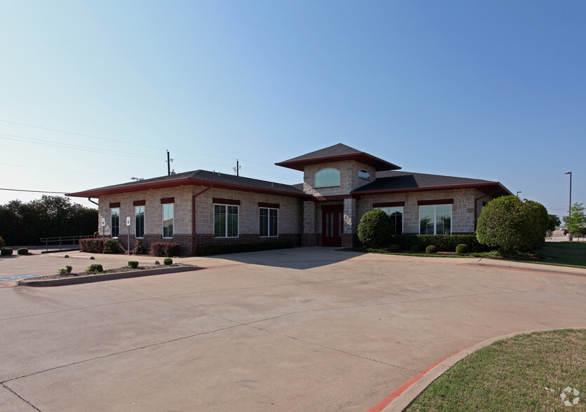 200 Silken Xing, Midlothian, TX for lease - Primary Photo - Image 1 of 4