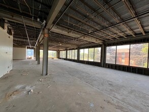 595 Pawtucket Blvd, Lowell, MA for lease Interior Photo- Image 2 of 3