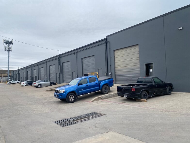 10031 Monroe Dr, Dallas, TX for lease - Building Photo - Image 2 of 6