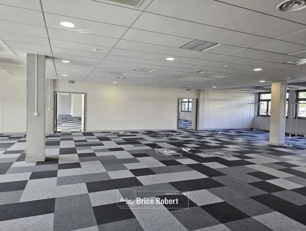 Office in Lyon for lease Interior Photo- Image 1 of 9