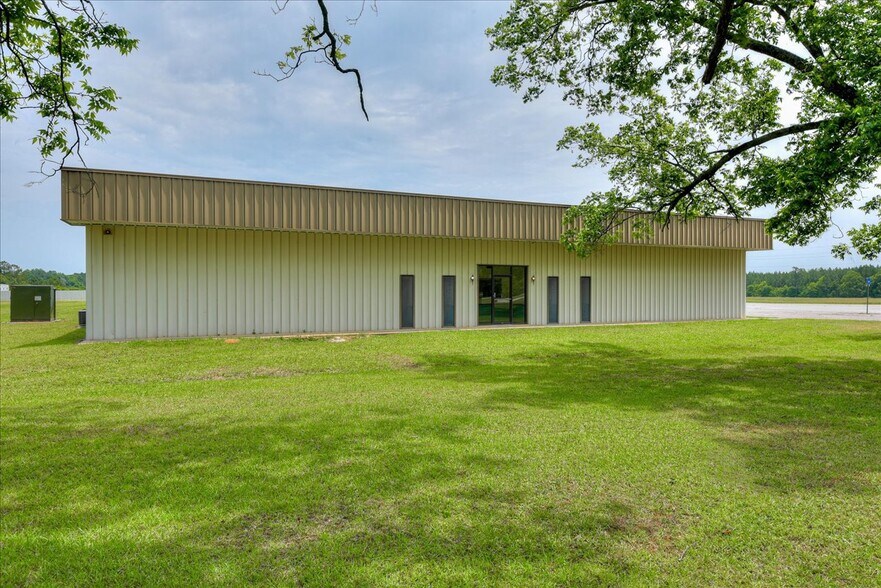 1002 Commerce, Lincolnton, GA 30817