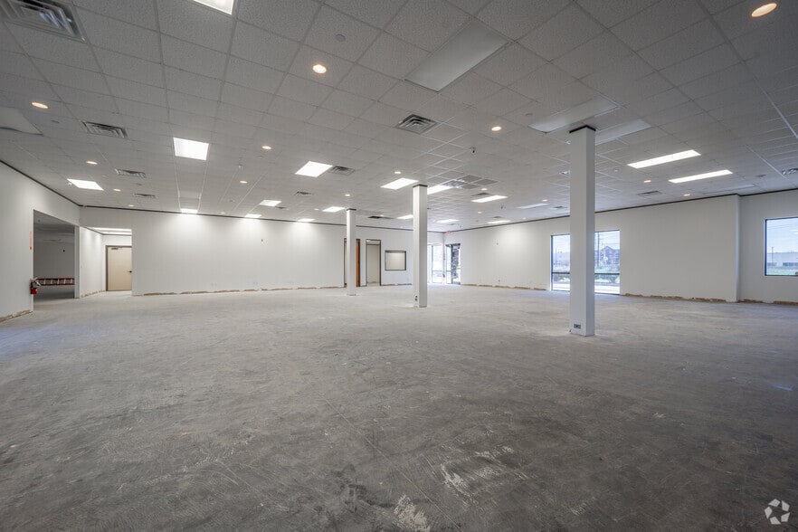 20320 Northwest Fwy, Houston, TX for lease - Interior Photo - Image 2 of 19