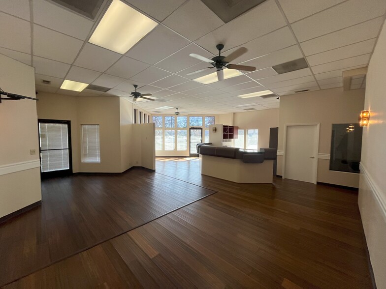 5909 Stanley Ave, Carmichael, CA for lease - Interior Photo - Image 2 of 13