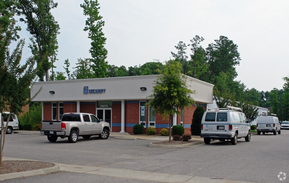 12674 Patrick Henry Dr, Newport News, VA for sale - Primary Photo - Image 1 of 1