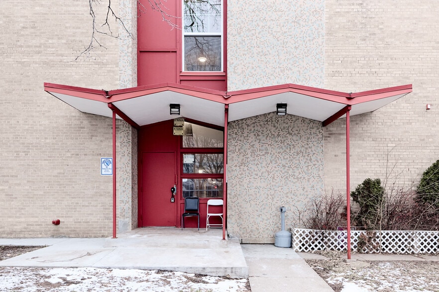 2110 S Park Ave, Minneapolis, MN for sale - Building Photo - Image 2 of 12