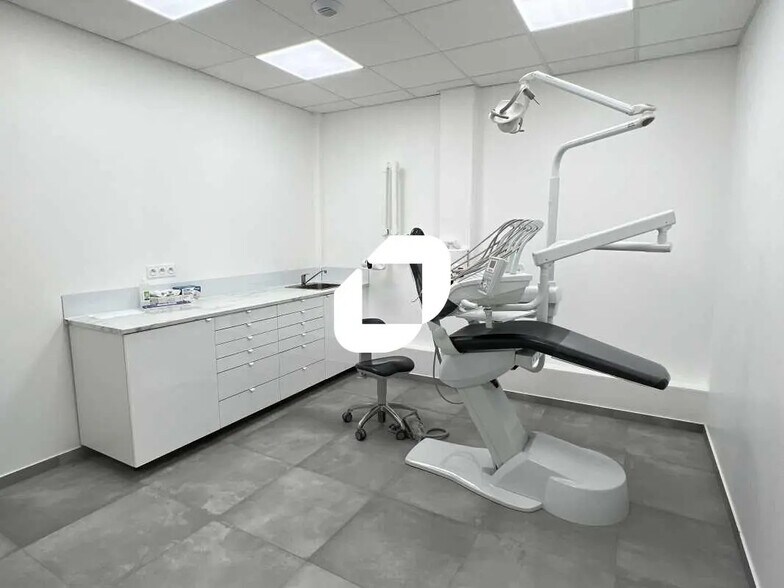 Retail in Athis-Mons for lease - Interior Photo - Image 2 of 7