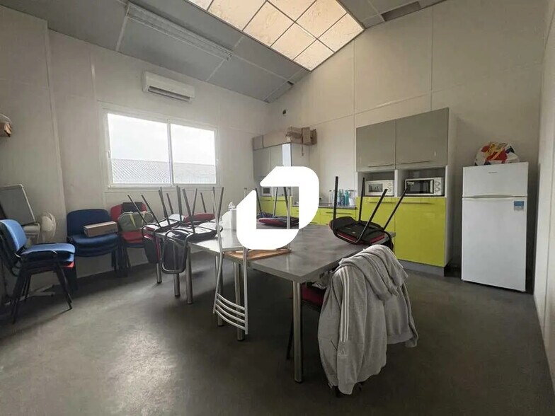 Office in Artigues-près-Bordeaux for lease - Building Photo - Image 2 of 12