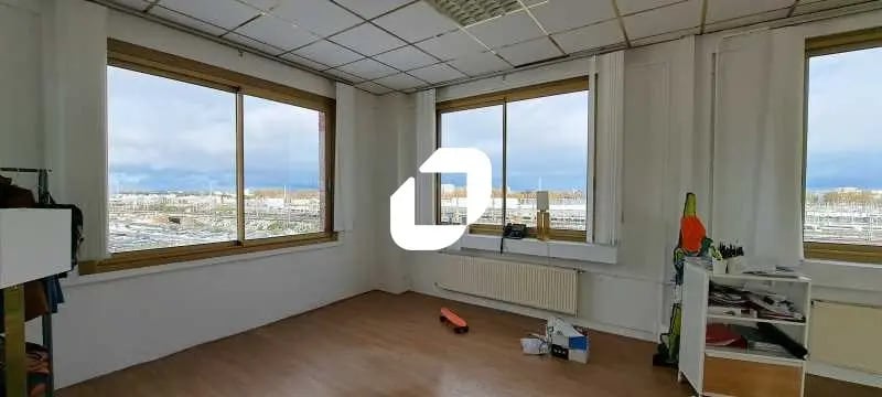 Office in Noisy-le-Sec for lease - Interior Photo - Image 3 of 9