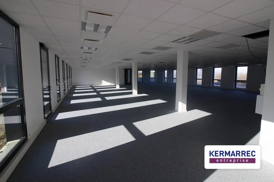 Office in Saint-Grégoire for lease - Building Photo - Image 2 of 3