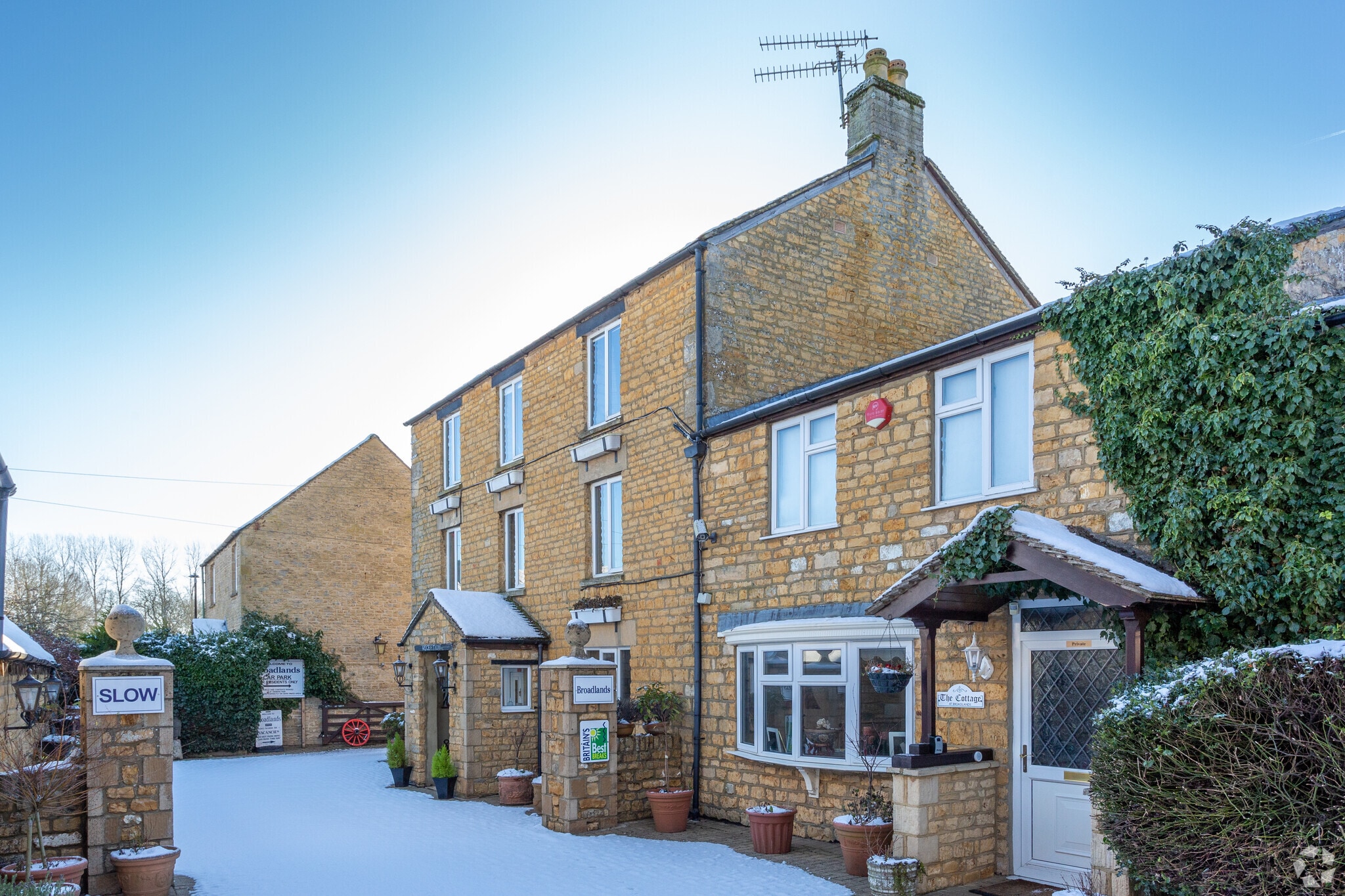 Clapton Row, Bourton On The Water for sale Primary Photo- Image 1 of 1