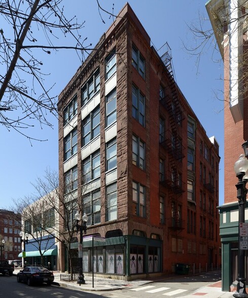 The Moulton Hall Condominiums portfolio of 3 properties for sale on LoopNet.com - Building Photo - Image 1 of 13