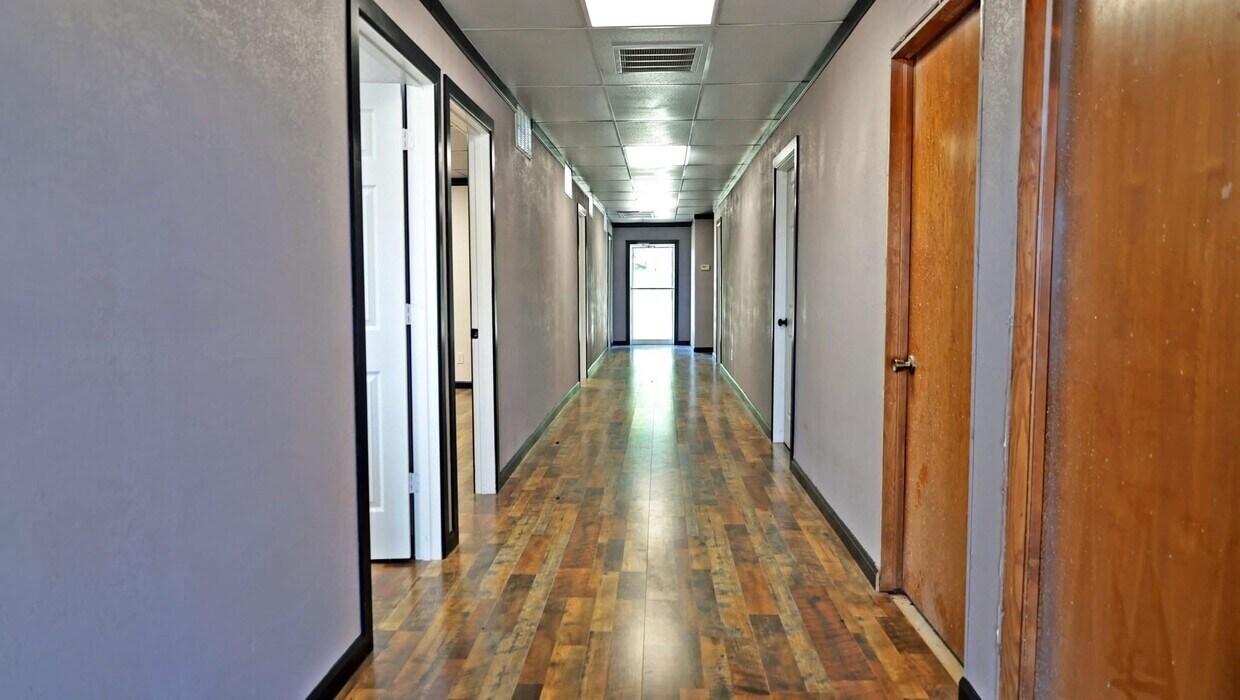 400 E Jack Choate Ave, Hennessey, OK for lease Interior Photo- Image 1 of 6