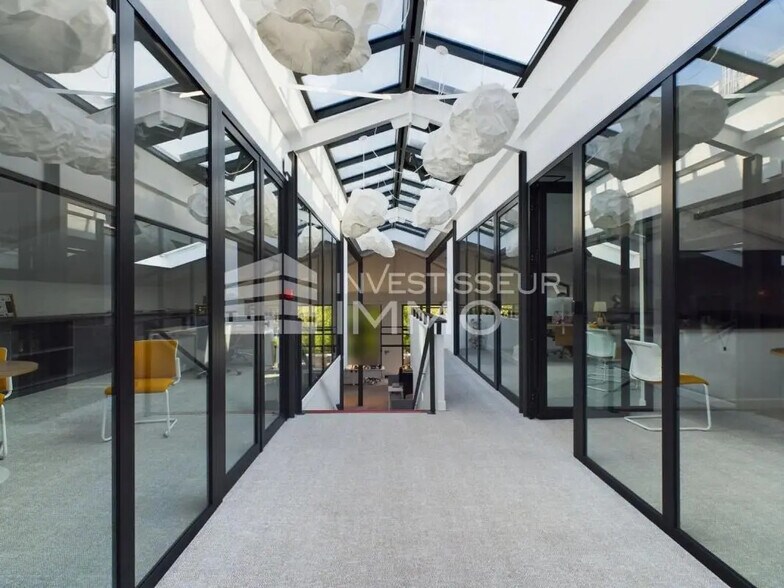 Office in Courbevoie for sale - Building Photo - Image 3 of 29