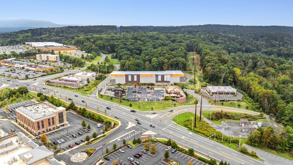 115 Plaza 611 Ln, Stroudsburg, PA for sale - Building Photo - Image 3 of 4