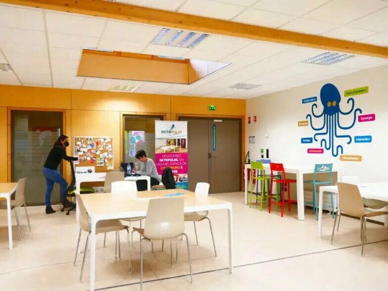 Office in Troyes for lease - Interior Photo - Image 1 of 4