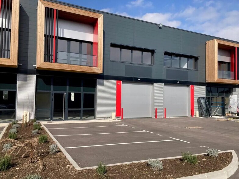 Industrial in La Seyne-sur-Mer for lease - Building Photo - Image 1 of 17