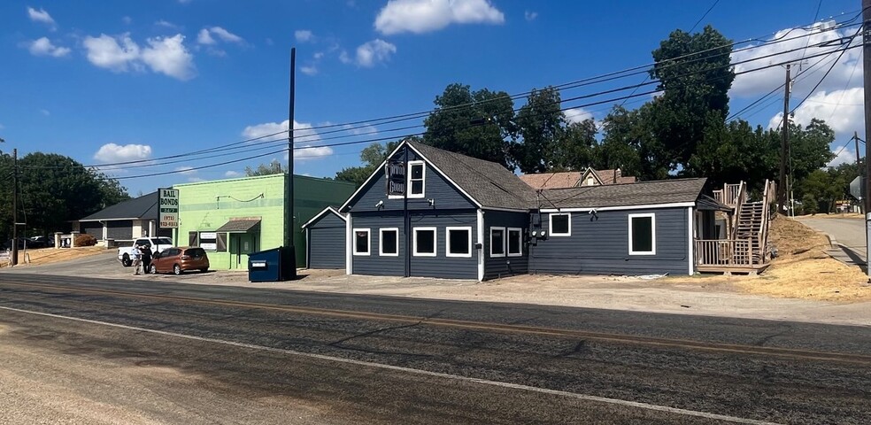 1702 W Main St, Waxahachie, TX for sale - Building Photo - Image 1 of 1