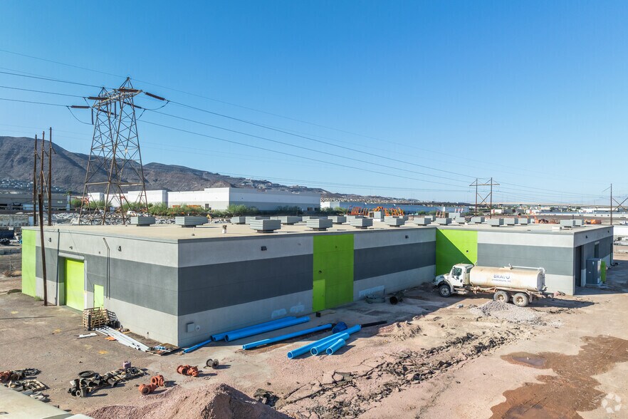 190 S 4th St, Henderson, NV for sale - Building Photo - Image 2 of 32