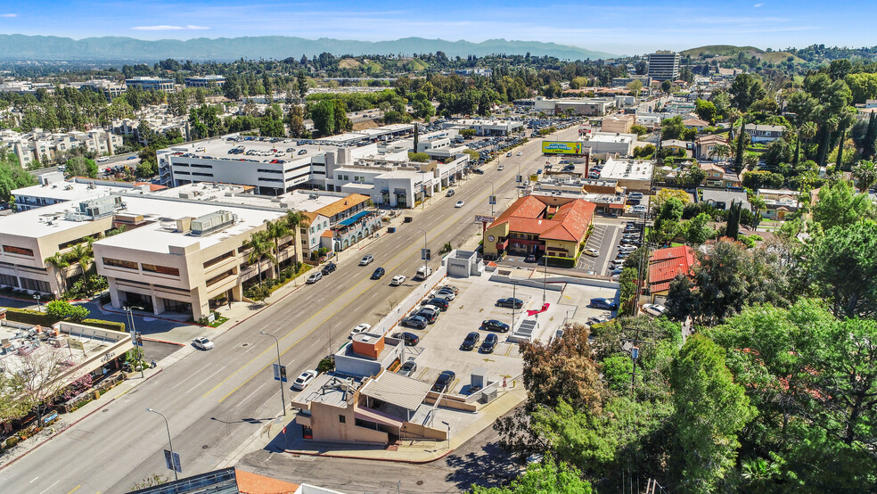 21720-21732 Ventura Blvd, Woodland Hills, CA for lease - Aerial - Image 3 of 13