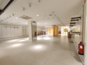 Retail in Manresa, Barcelona for lease Interior Photo- Image 2 of 13