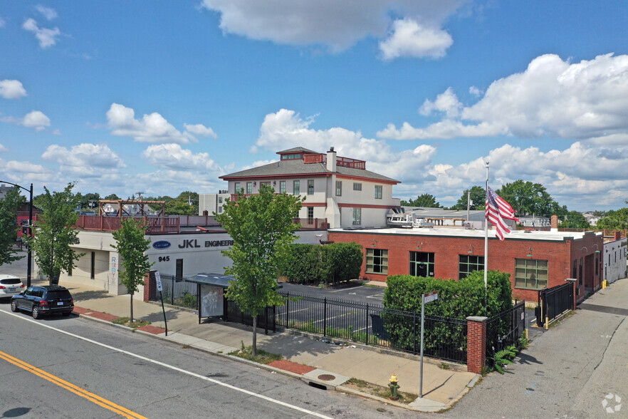 945 Westminster St, Providence, RI for lease - Primary Photo - Image 1 of 7