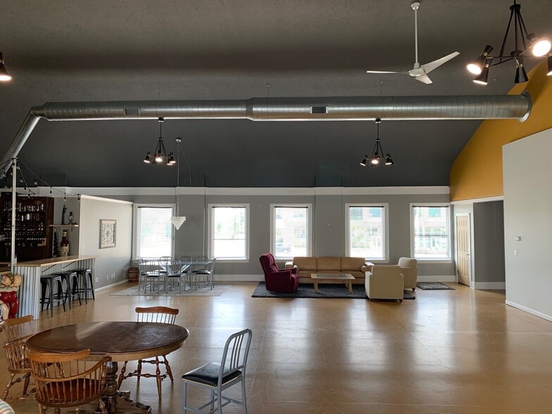 17 Seward Ave NW, Grand Rapids, MI for lease - Interior Photo - Image 3 of 4