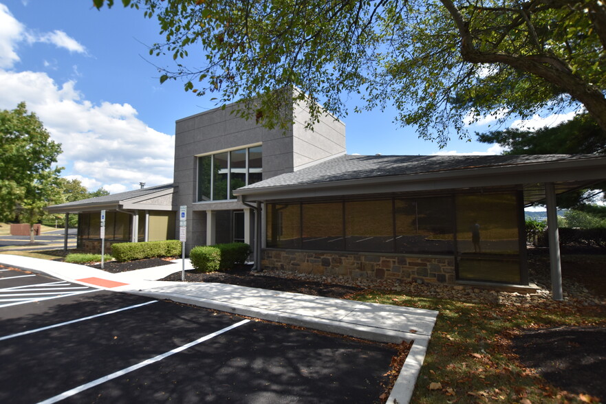 309-315 Technology Dr, Malvern, PA for lease - Building Photo - Image 2 of 4