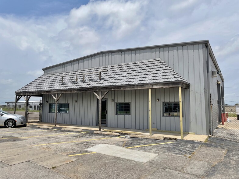 1707 Topeka Dr, Norman, OK for lease - Building Photo - Image 1 of 10