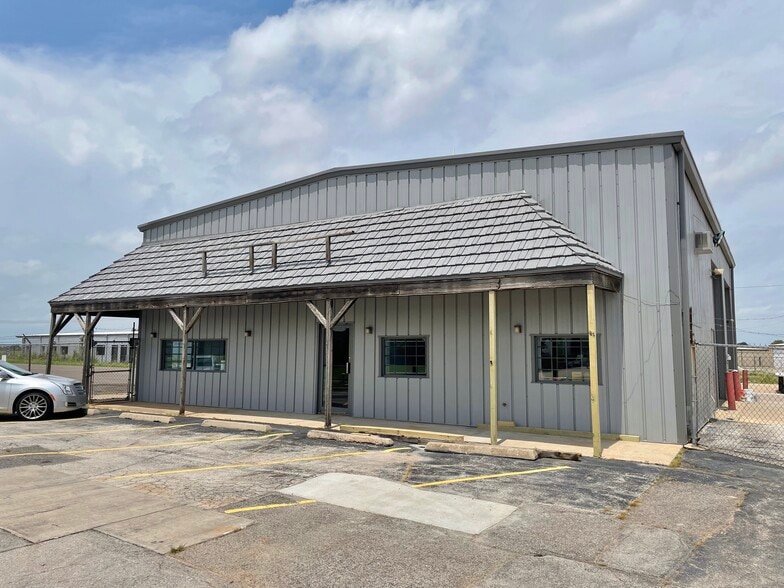 1707 Topeka Dr, Norman, OK for sale - Primary Photo - Image 1 of 1