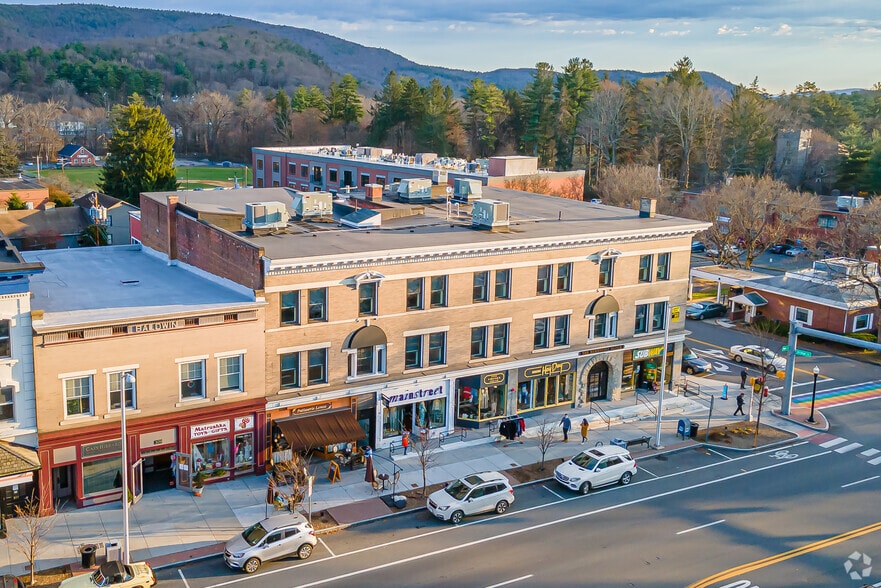 321-323 Main St, Great Barrington, MA for lease - Building Photo - Image 3 of 14