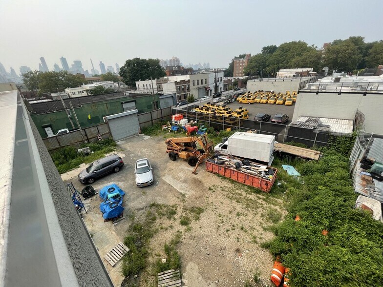 3633 13th St, Astoria, NY for sale - Primary Photo - Image 1 of 1