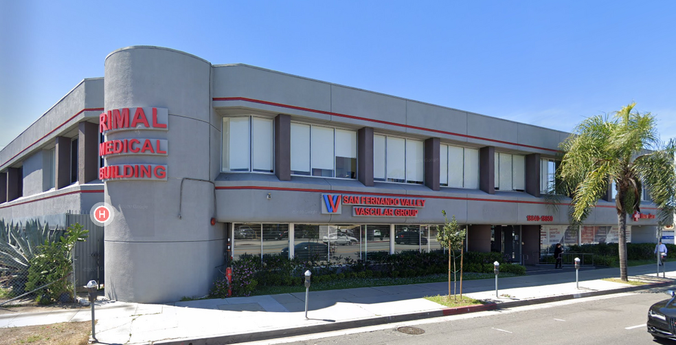 18840-18850 Ventura Blvd, Tarzana, CA for lease - Building Photo - Image 1 of 5