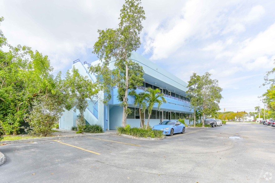 190 NE 199th St, Miami, FL for sale - Primary Photo - Image 1 of 1