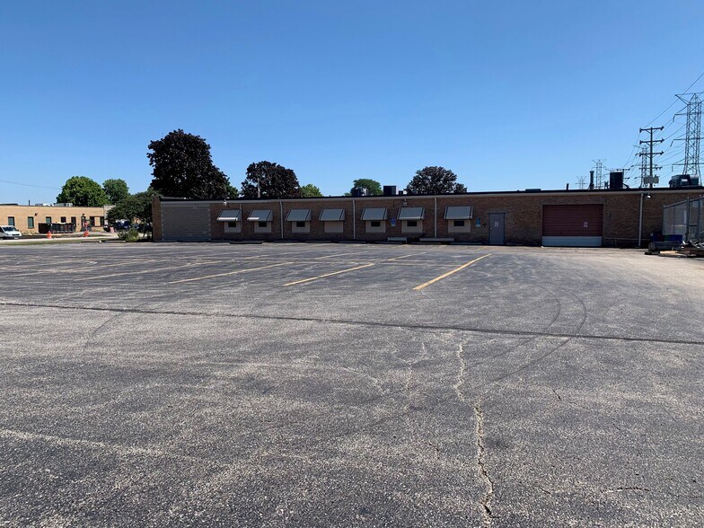 205 W Factory Rd, Addison, IL for sale - Building Photo - Image 1 of 1
