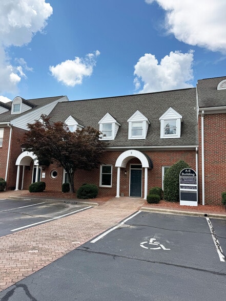 1365 Westgate Center Dr, Winston-Salem, NC for sale - Building Photo - Image 1 of 5