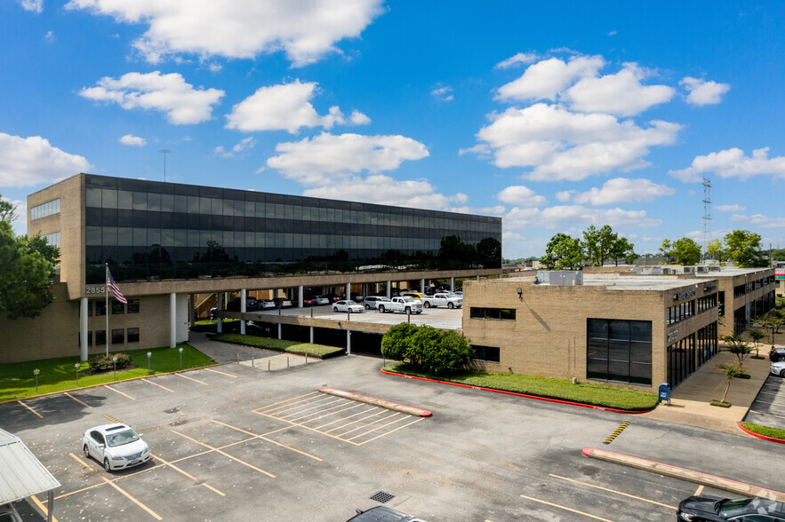 2855 Mangum Rd, Houston, TX for lease - Building Photo - Image 2 of 9