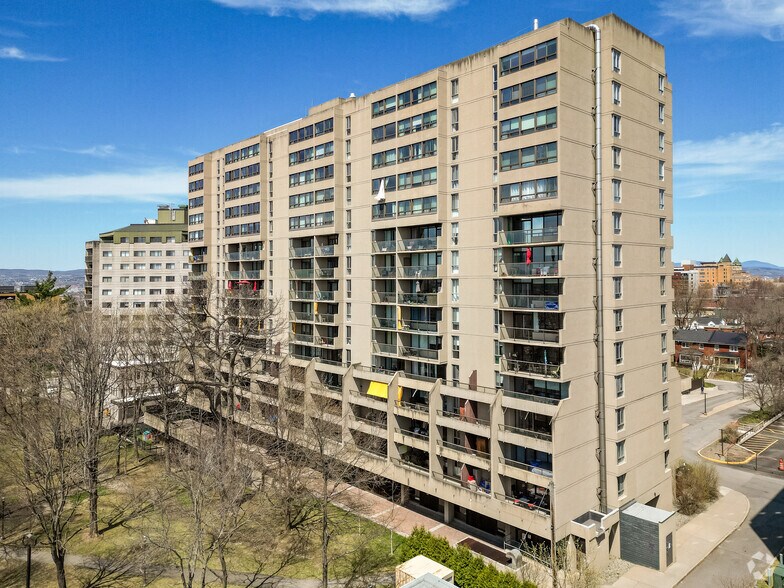 830-840 Av Ernest-Gagnon, Québec, QC for sale - Primary Photo - Image 1 of 1