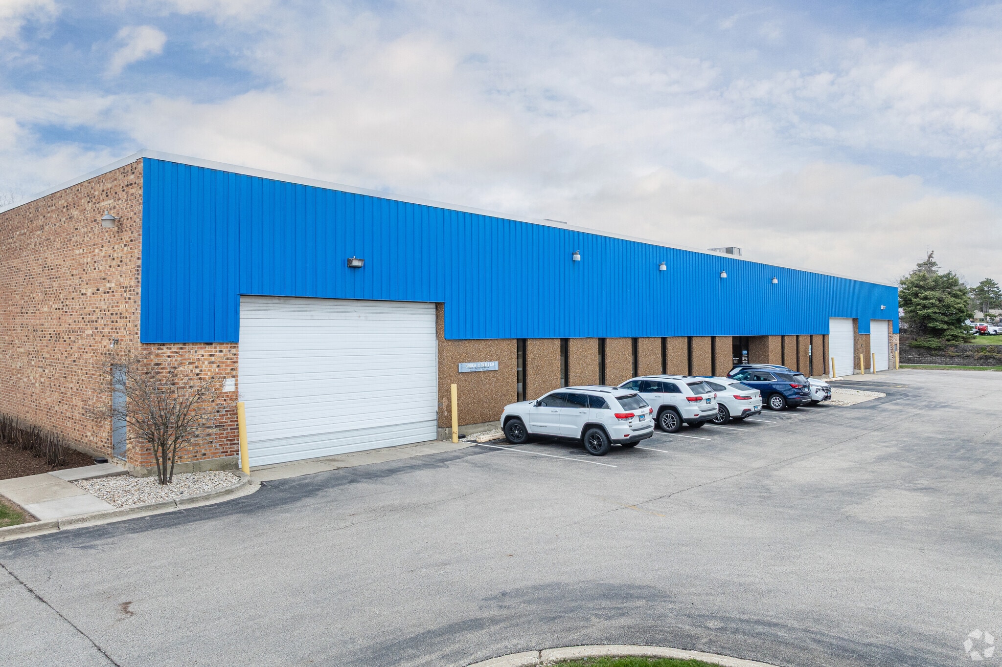 1700-1710 S Butterfield Rd, Mundelein, IL for lease Primary Photo- Image 1 of 9