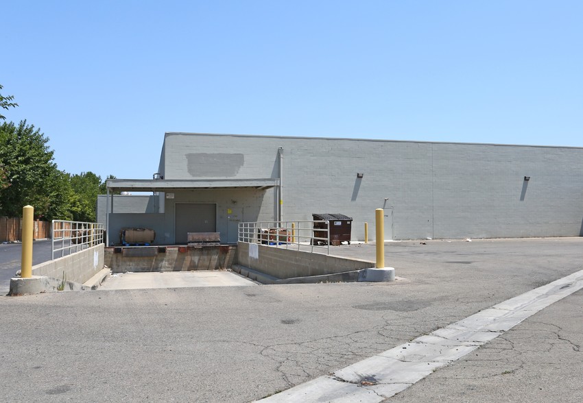 1702-1780 Robertson Blvd, Chowchilla, CA for lease - Building Photo - Image 3 of 15