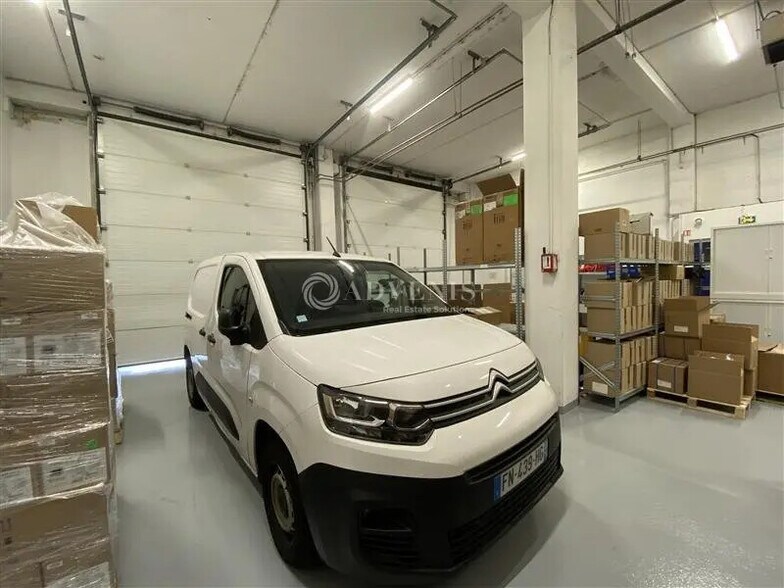 Flex in Gennevilliers for lease - Interior Photo - Image 3 of 6