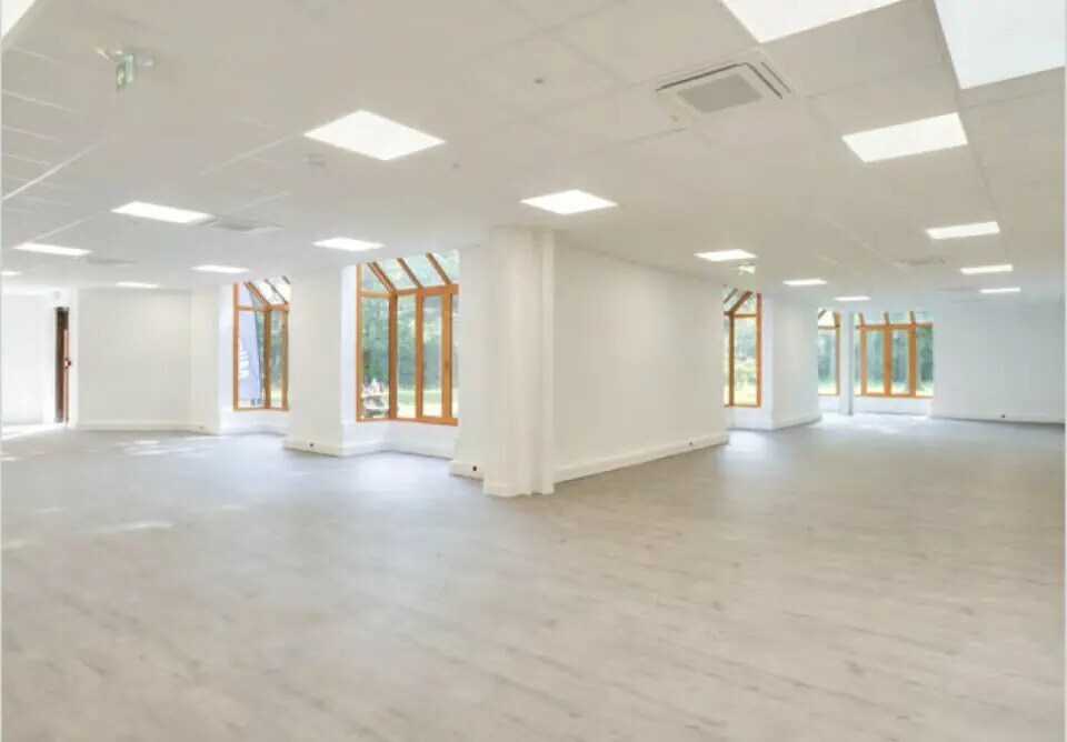 Location Local d'activités 420 m² - Photo 1
