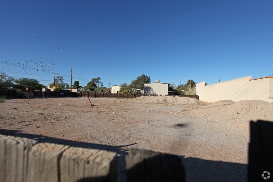 1601 N Alvernon Way, Tucson, AZ for lease - Building Photo - Image 3 of 5