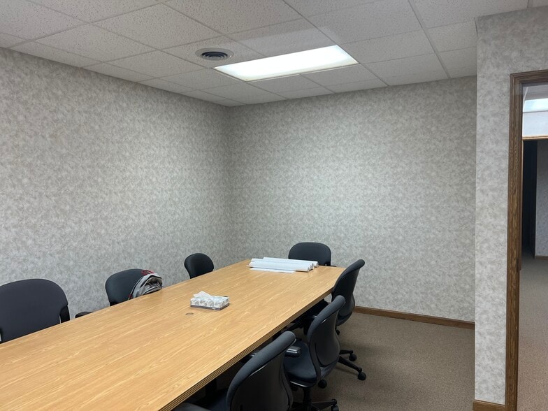 210 McClellan St, Wausau, WI for lease - Interior Photo - Image 2 of 6