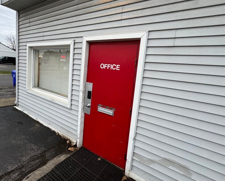 2085 Clinton St, West Seneca, NY for sale - Building Photo - Image 2 of 19