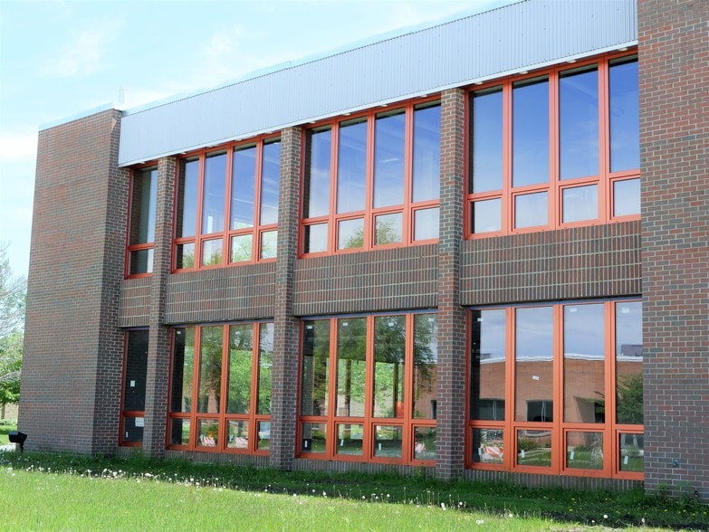 3005 MacArthur Blvd, Northbrook, IL for lease - Building Photo - Image 3 of 11