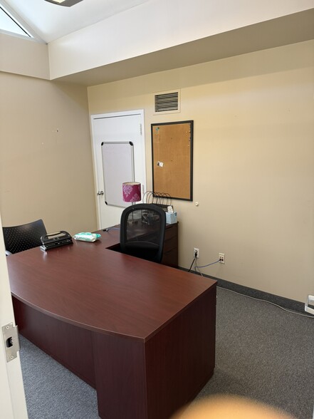 6183 Executive Blvd, North Bethesda, MD for lease - Interior Photo - Image 3 of 35