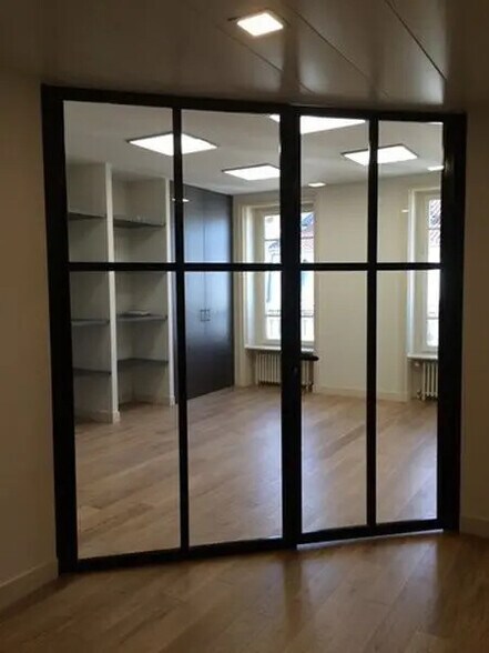 Office in Lyon for lease - Interior Photo - Image 3 of 9