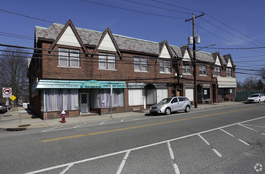 615-621 Seaman Ave, Baldwin, NY for sale - Primary Photo - Image 1 of 10